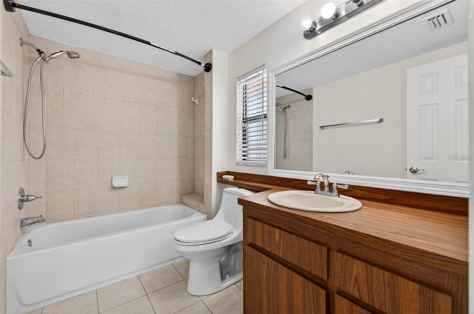 COUNTRY PLACE UNIT 3 B - Residential