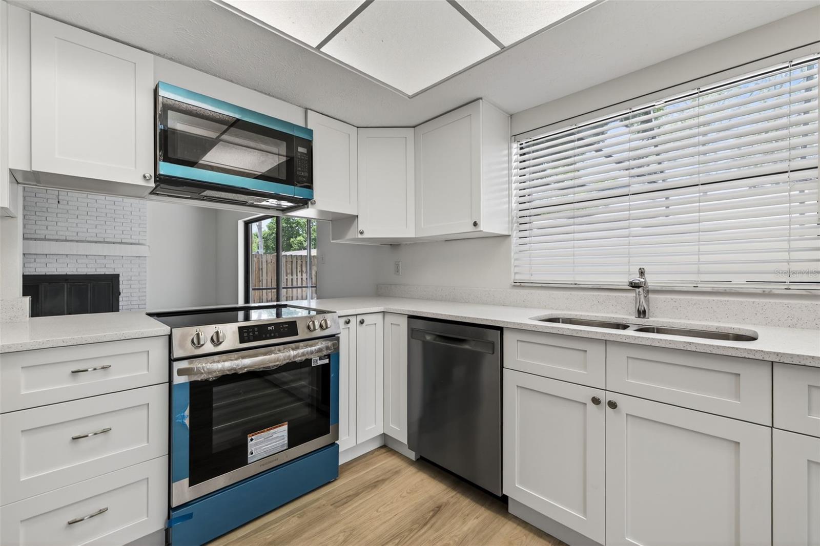 COUNTRY PLACE UNIT 3 B - Residential