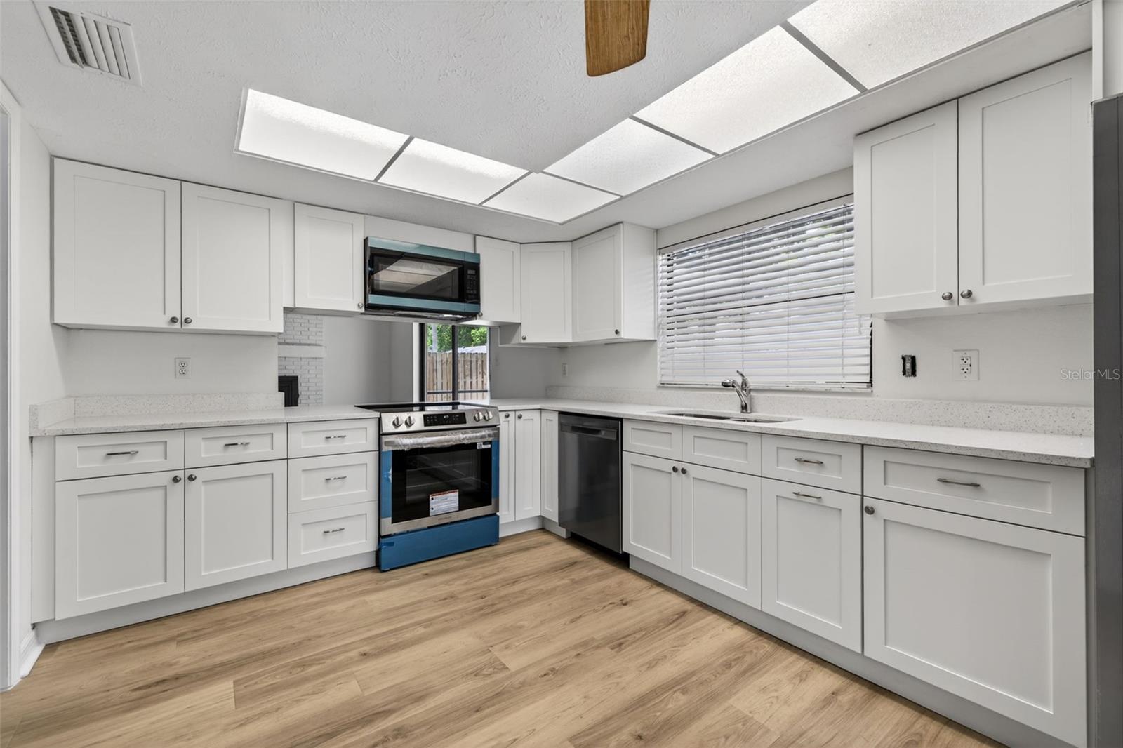 COUNTRY PLACE UNIT 3 B - Residential