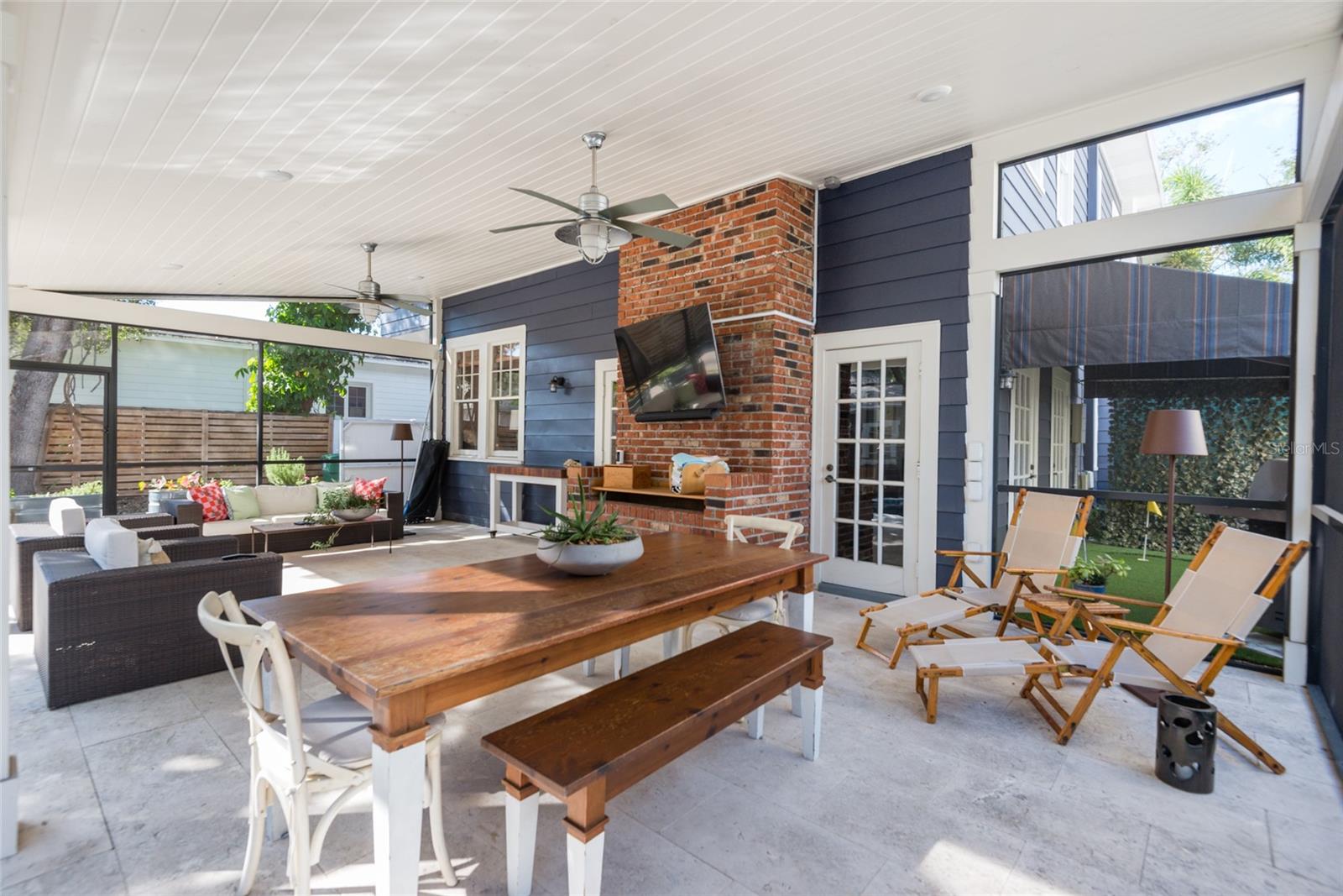 NEW SUBURB BEAUTIFUL - Residential