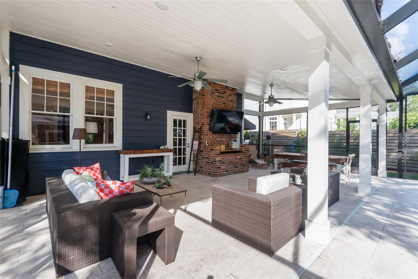 NEW SUBURB BEAUTIFUL - Residential