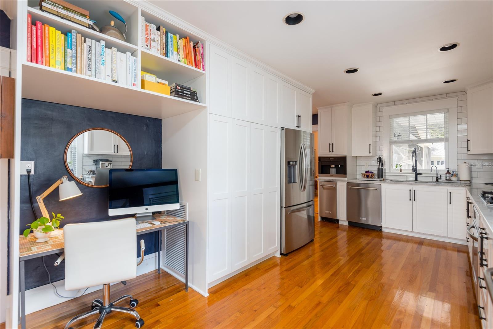 NEW SUBURB BEAUTIFUL - Residential