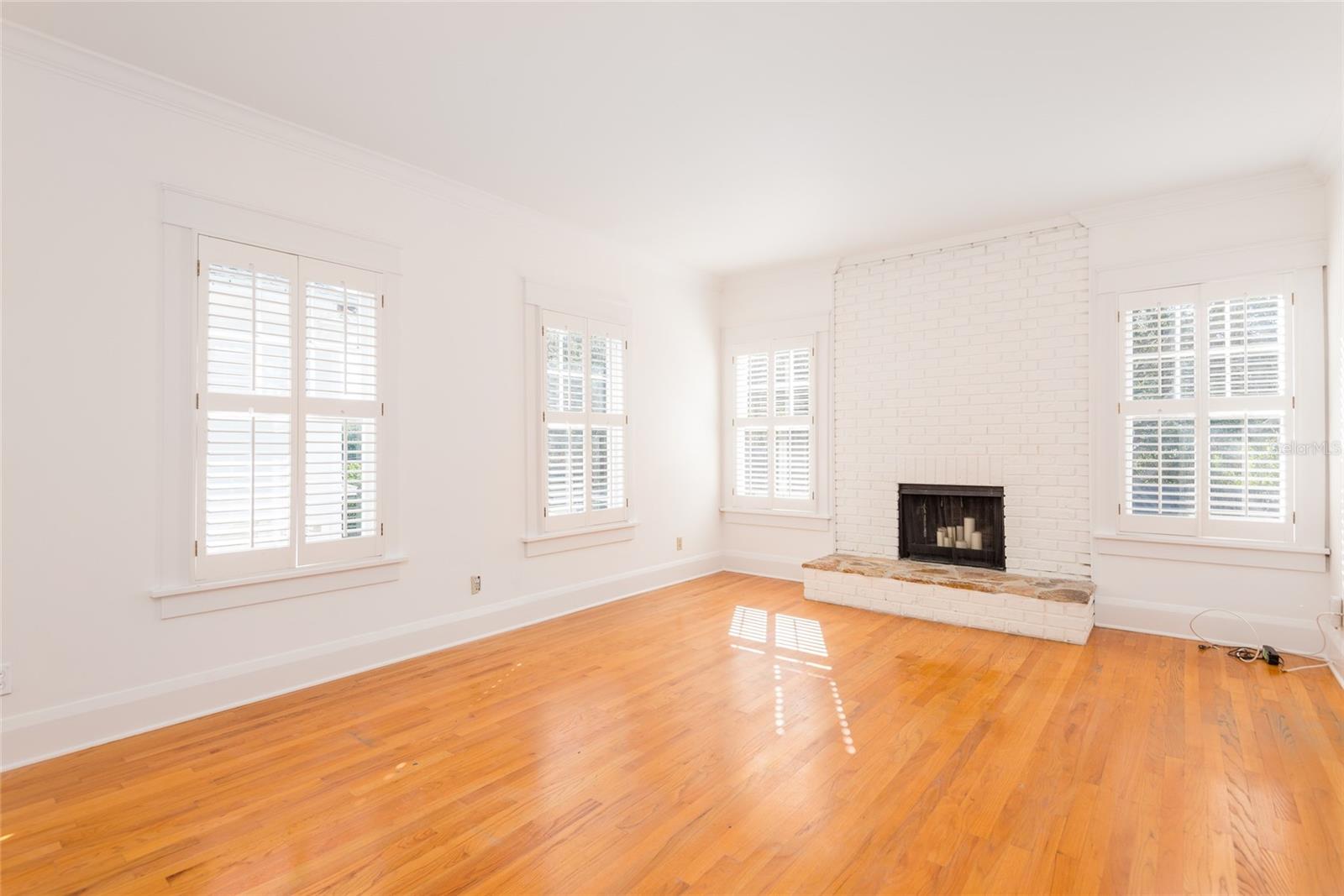 NEW SUBURB BEAUTIFUL - Residential