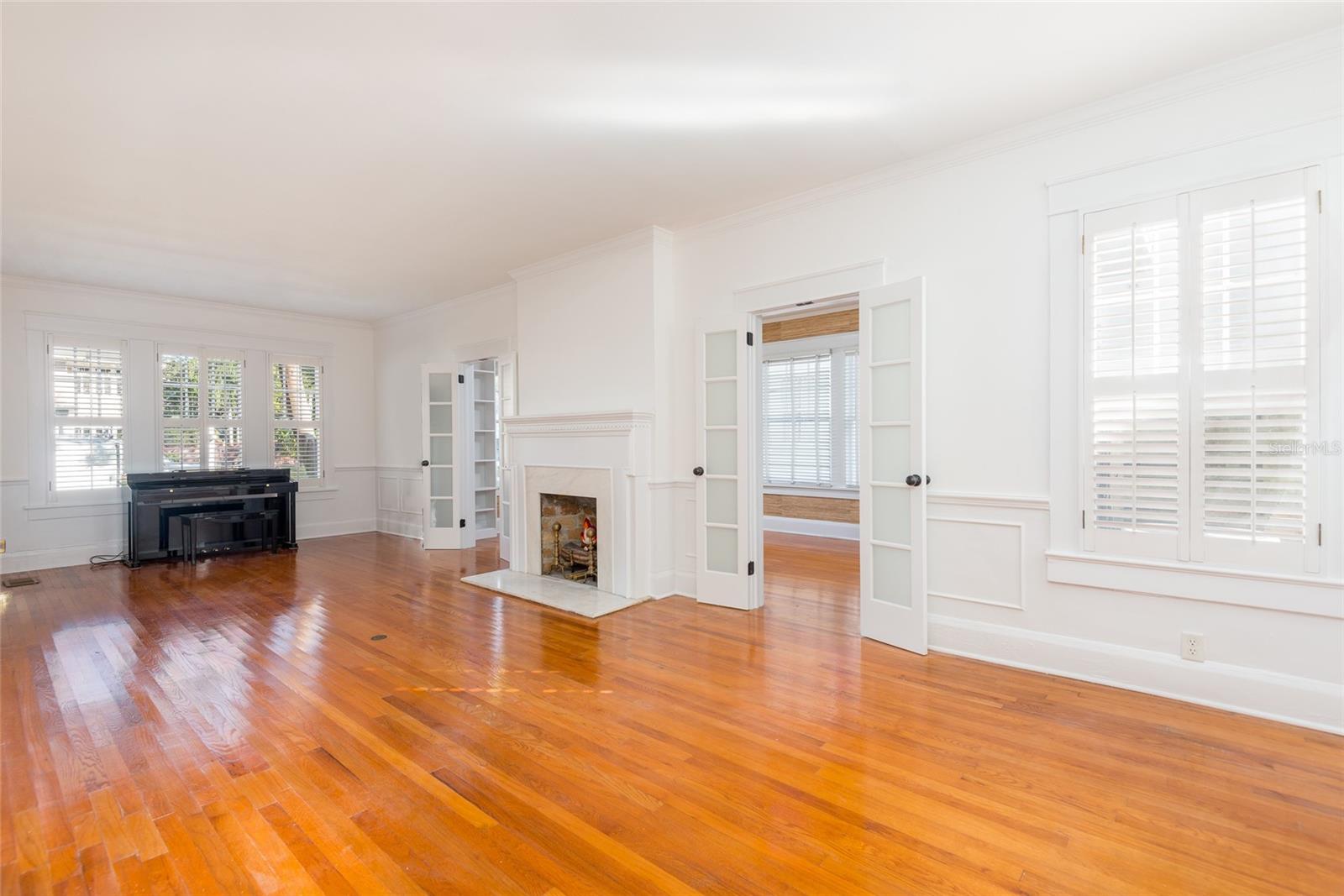 NEW SUBURB BEAUTIFUL - Residential