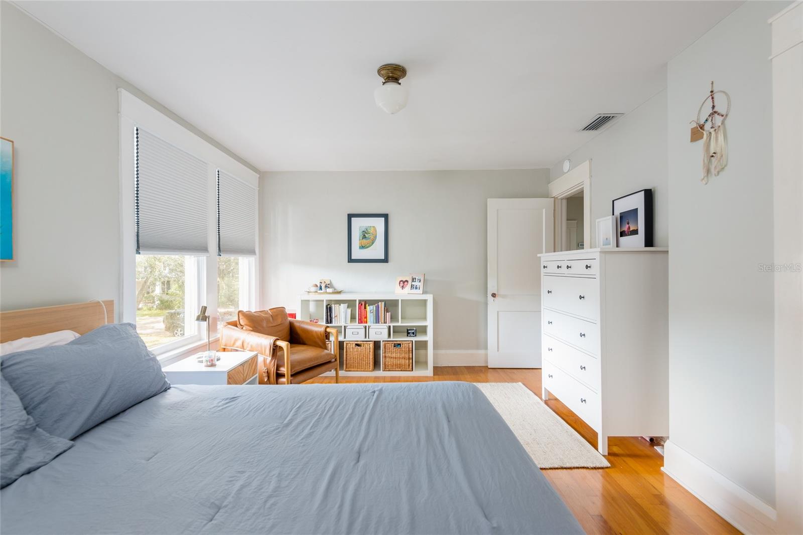 NEW SUBURB BEAUTIFUL - Residential