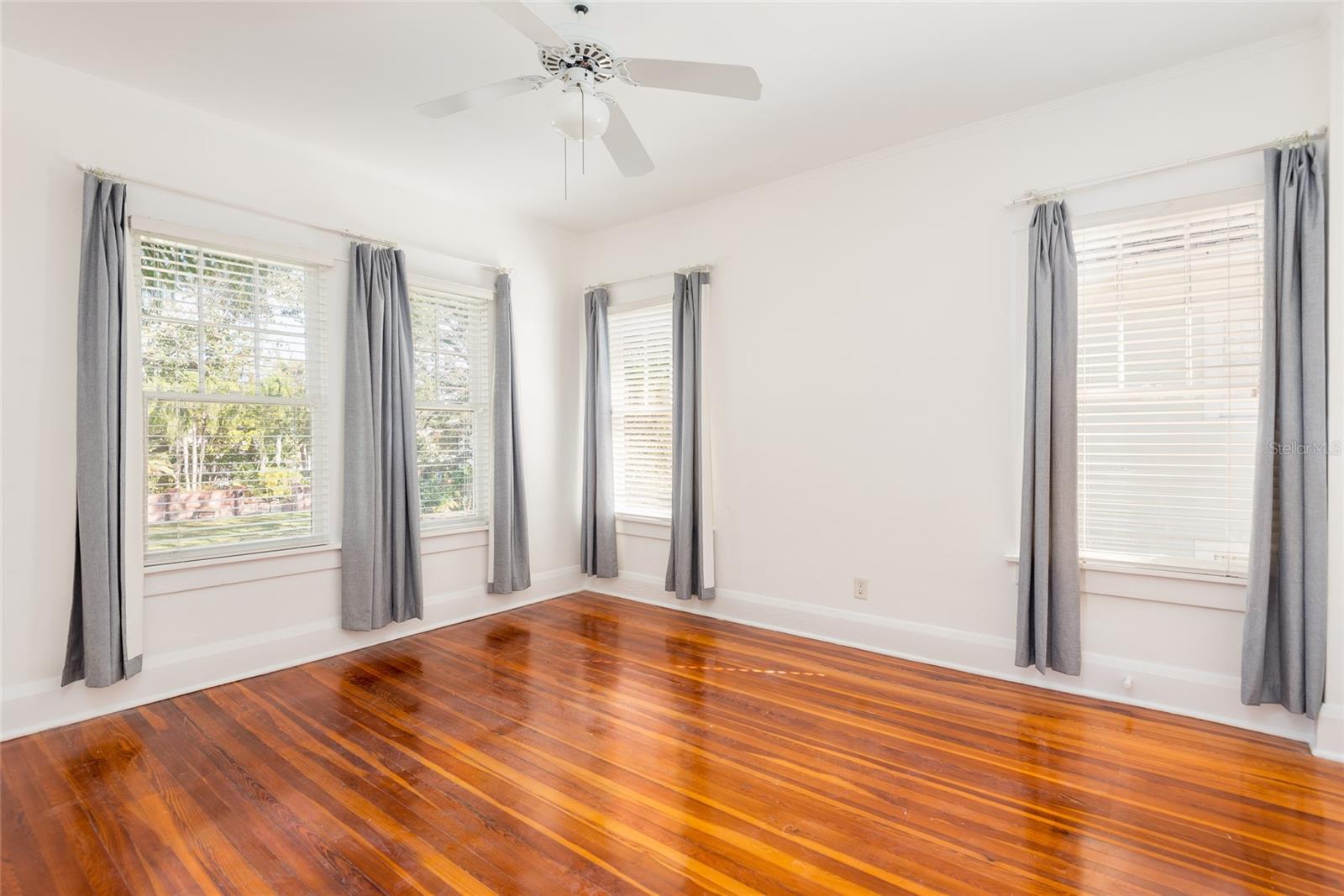 NEW SUBURB BEAUTIFUL - Residential