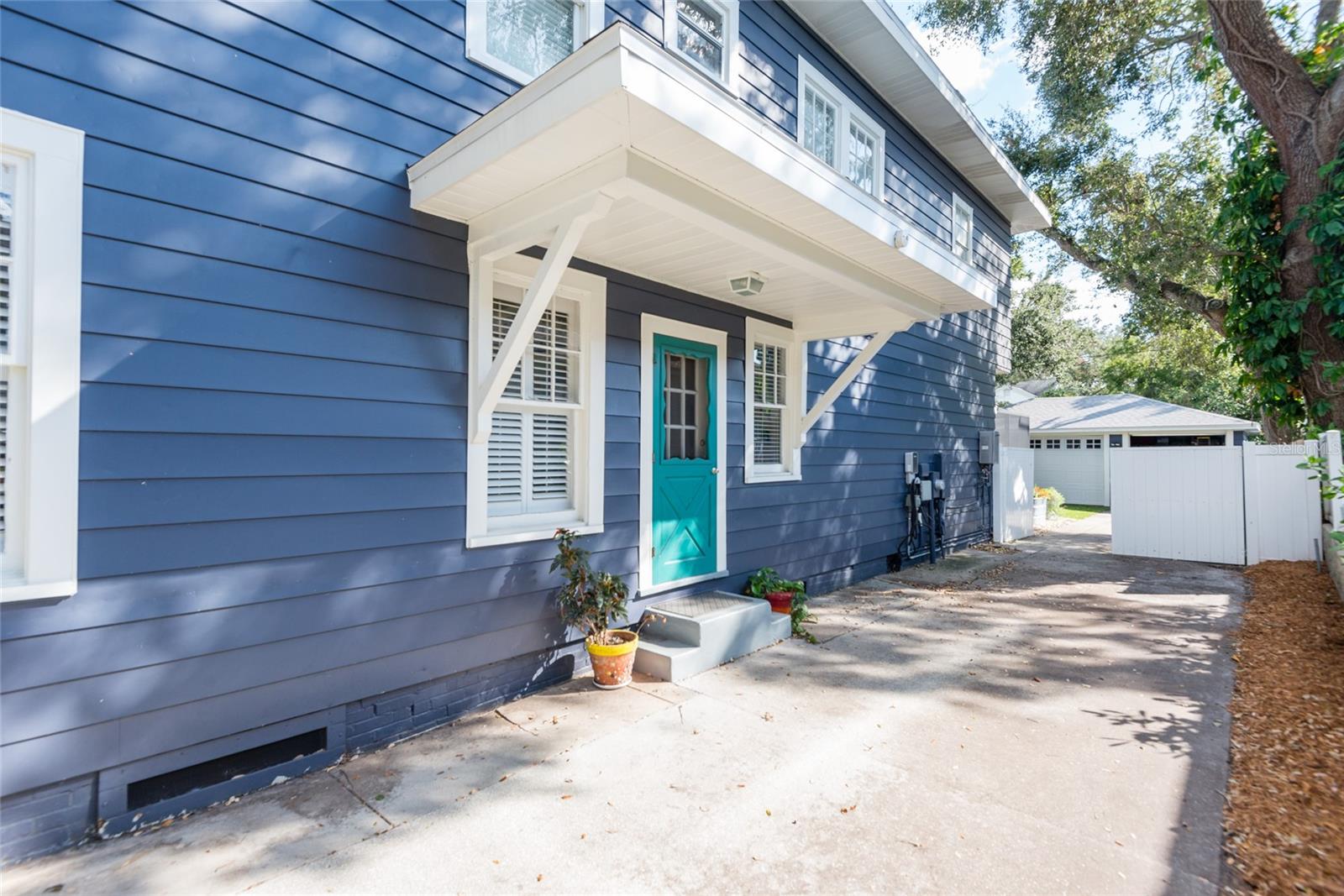 NEW SUBURB BEAUTIFUL - Residential