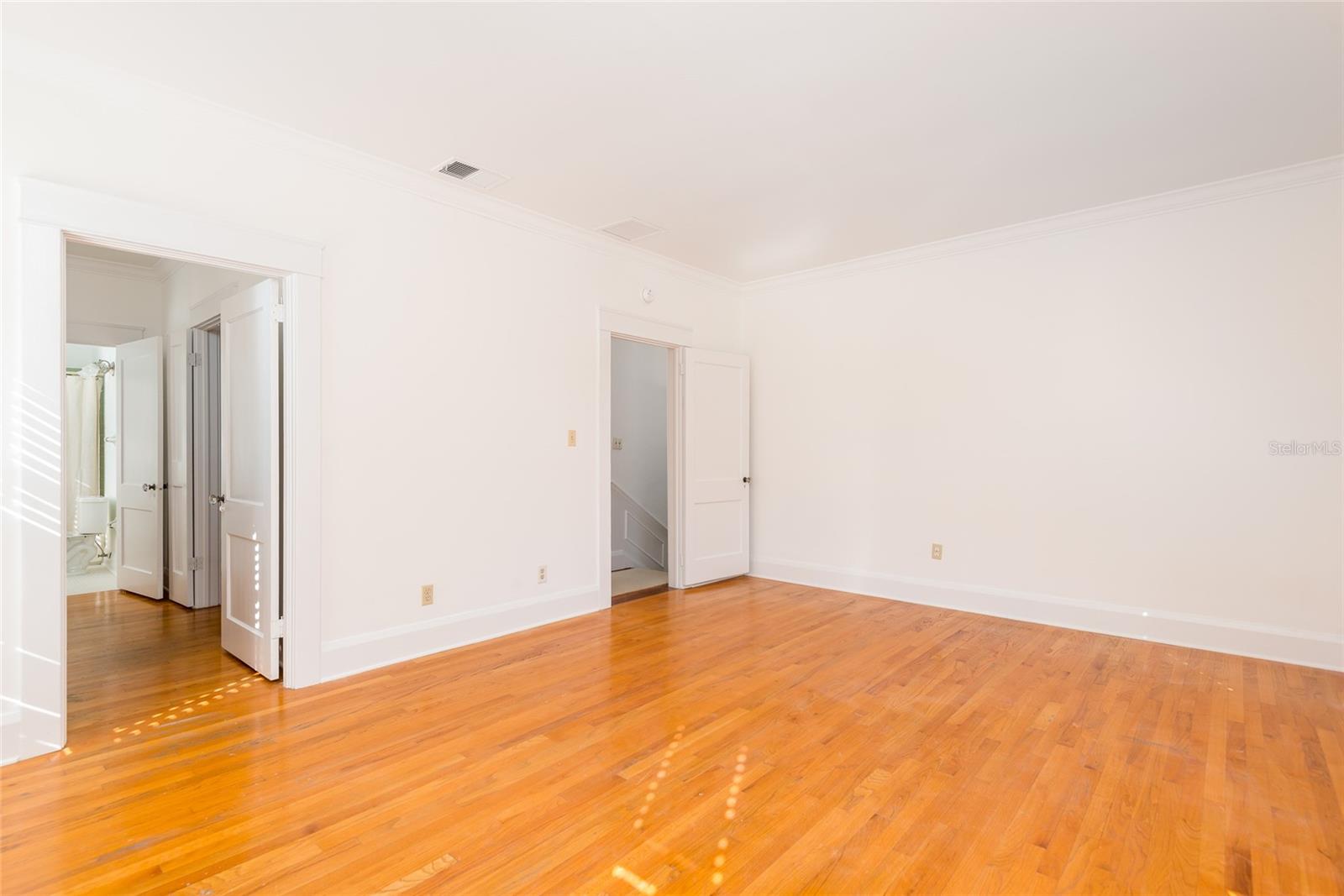 NEW SUBURB BEAUTIFUL - Residential