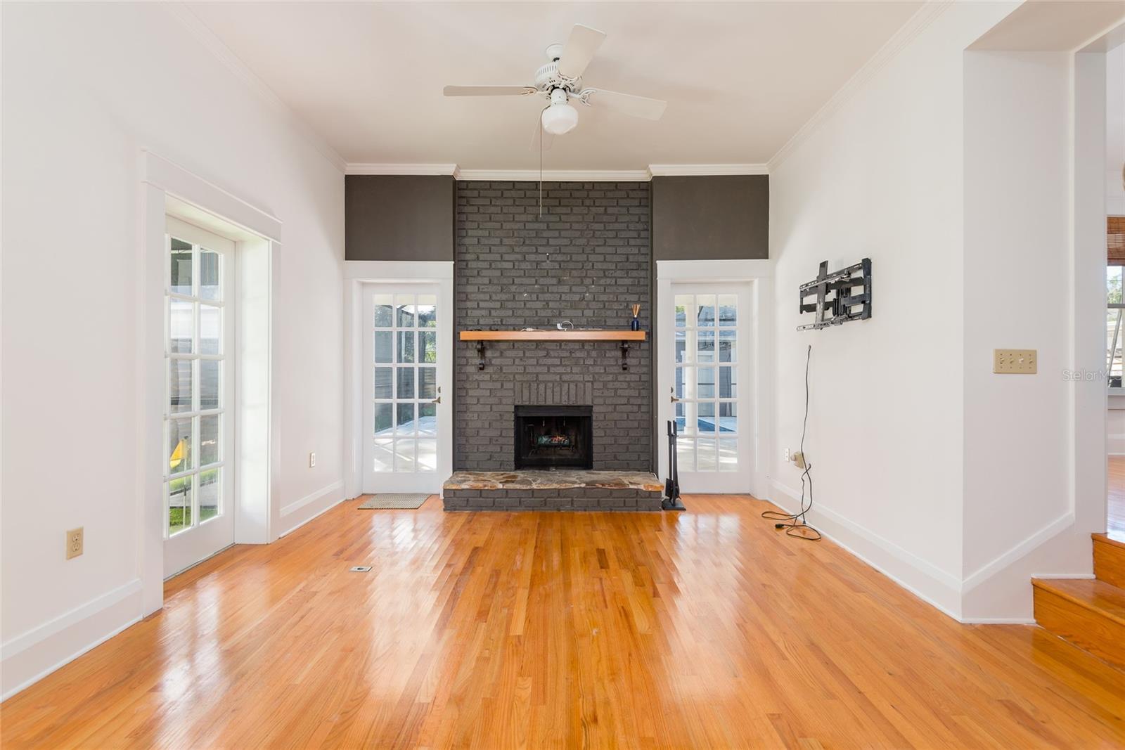 NEW SUBURB BEAUTIFUL - Residential