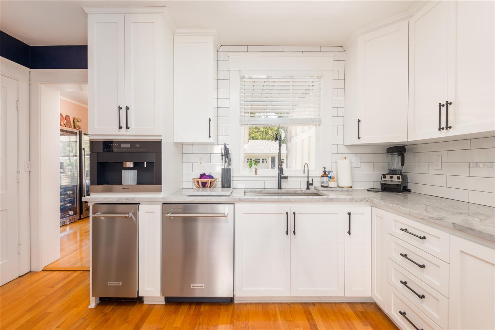 NEW SUBURB BEAUTIFUL - Residential