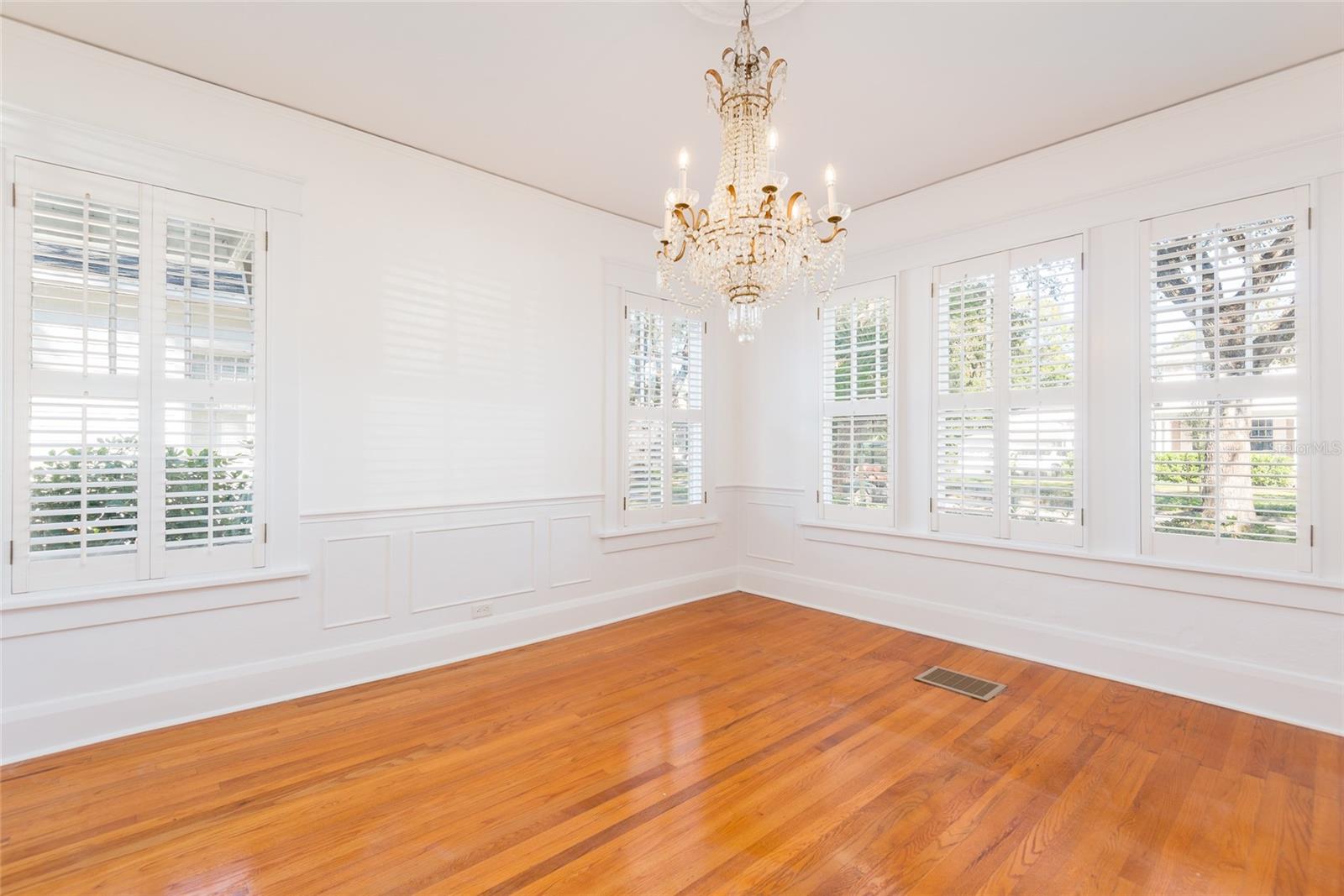 NEW SUBURB BEAUTIFUL - Residential