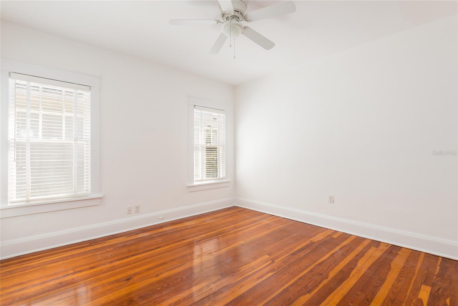 NEW SUBURB BEAUTIFUL - Residential