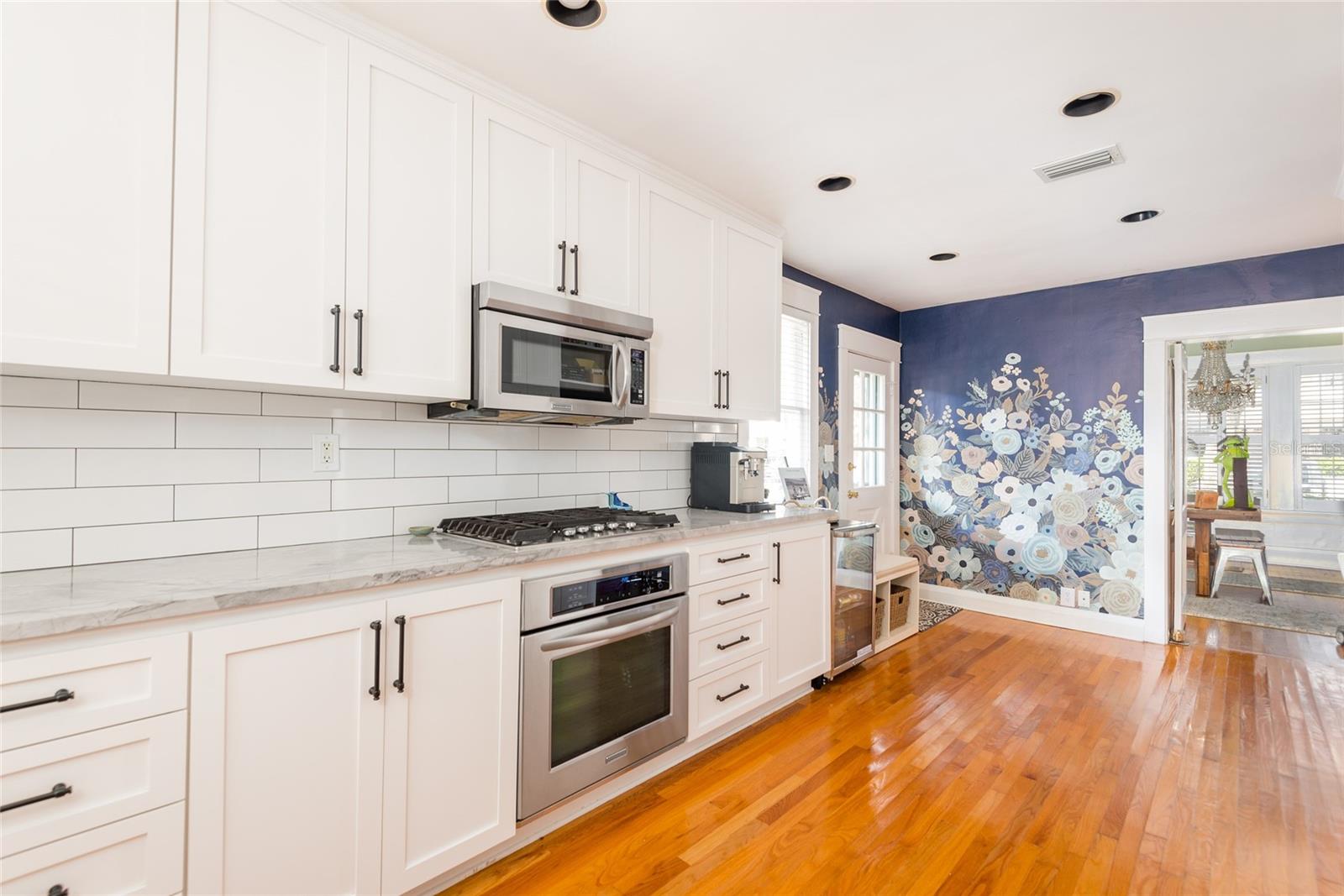 NEW SUBURB BEAUTIFUL - Residential