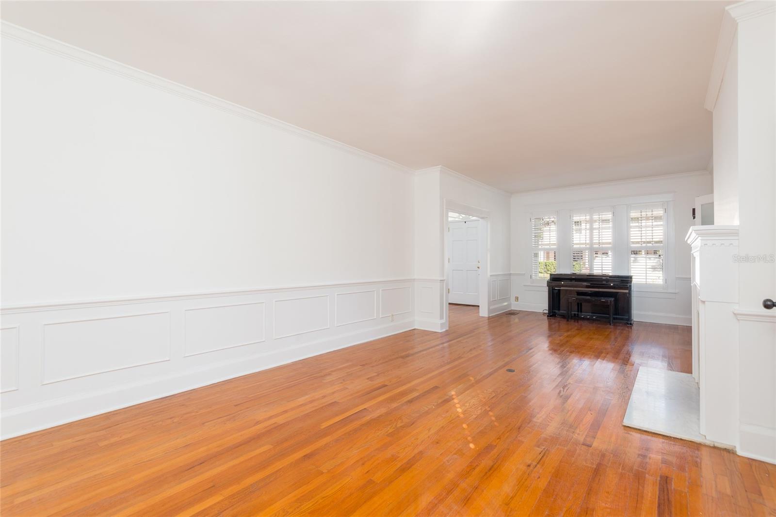 NEW SUBURB BEAUTIFUL - Residential