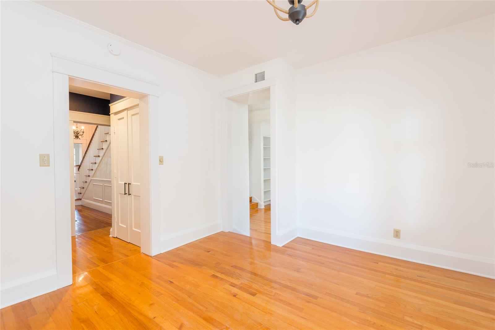 NEW SUBURB BEAUTIFUL - Residential