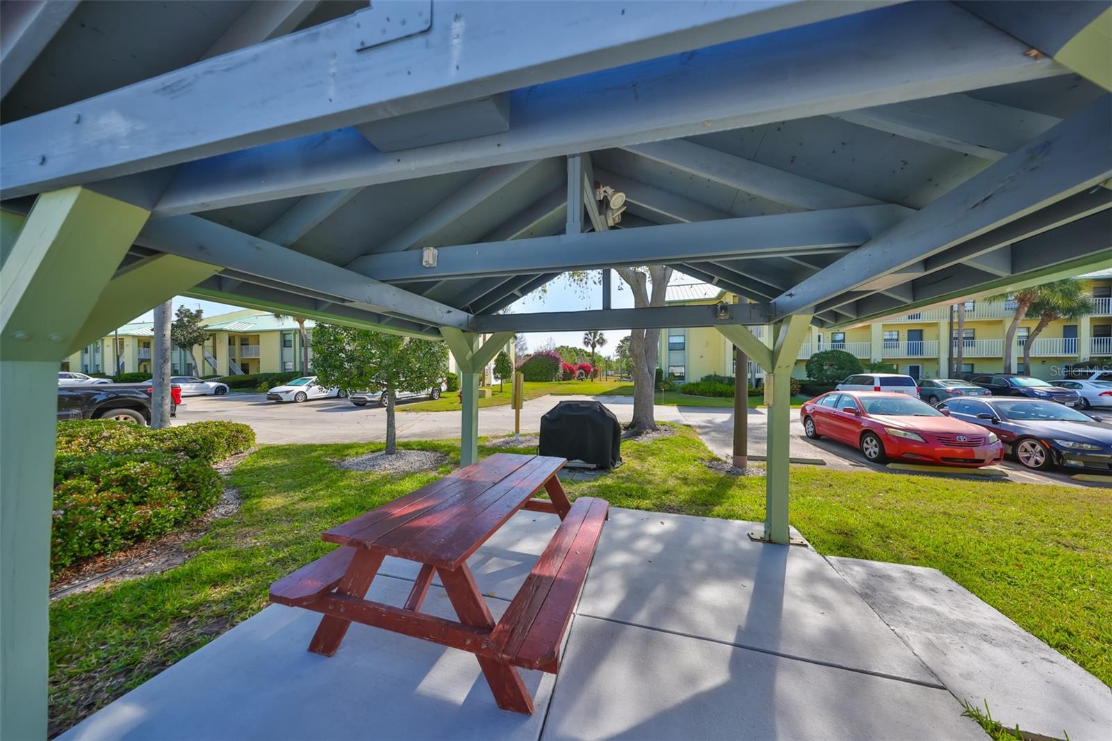 WILLOWS THE CONDO - Residential