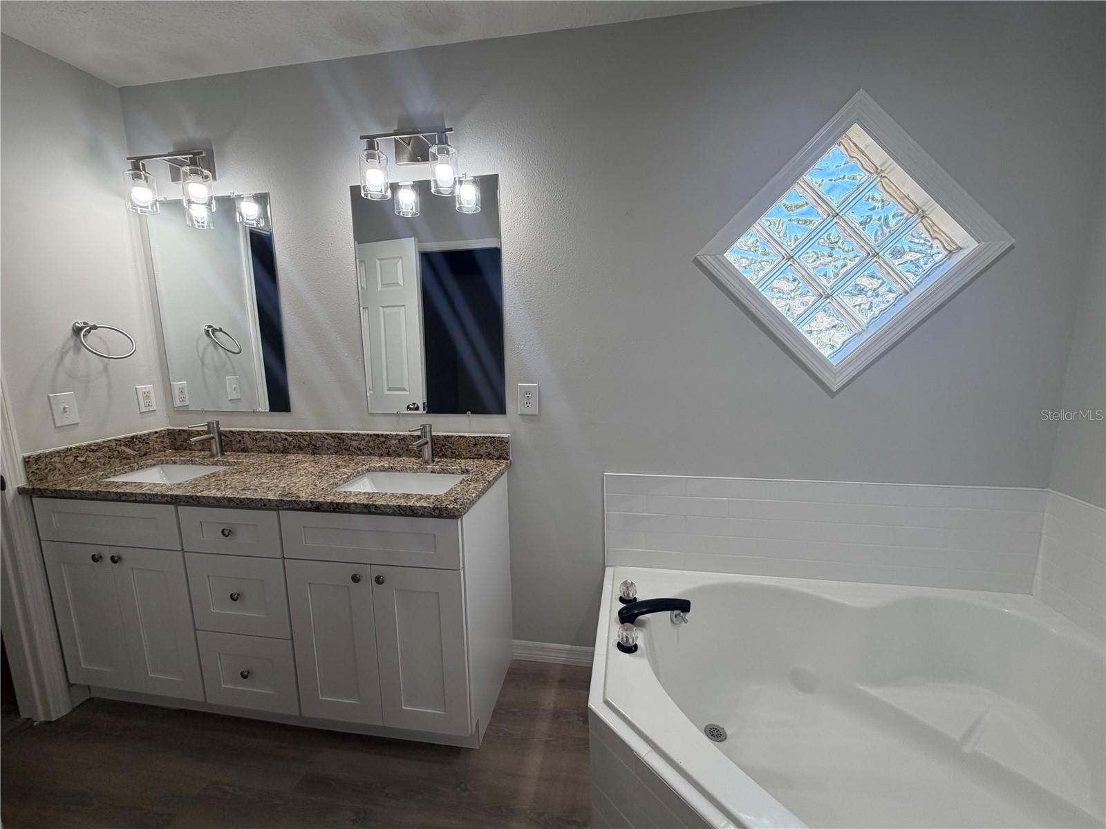 MOUNT DORA COBBLE HILL - Residential