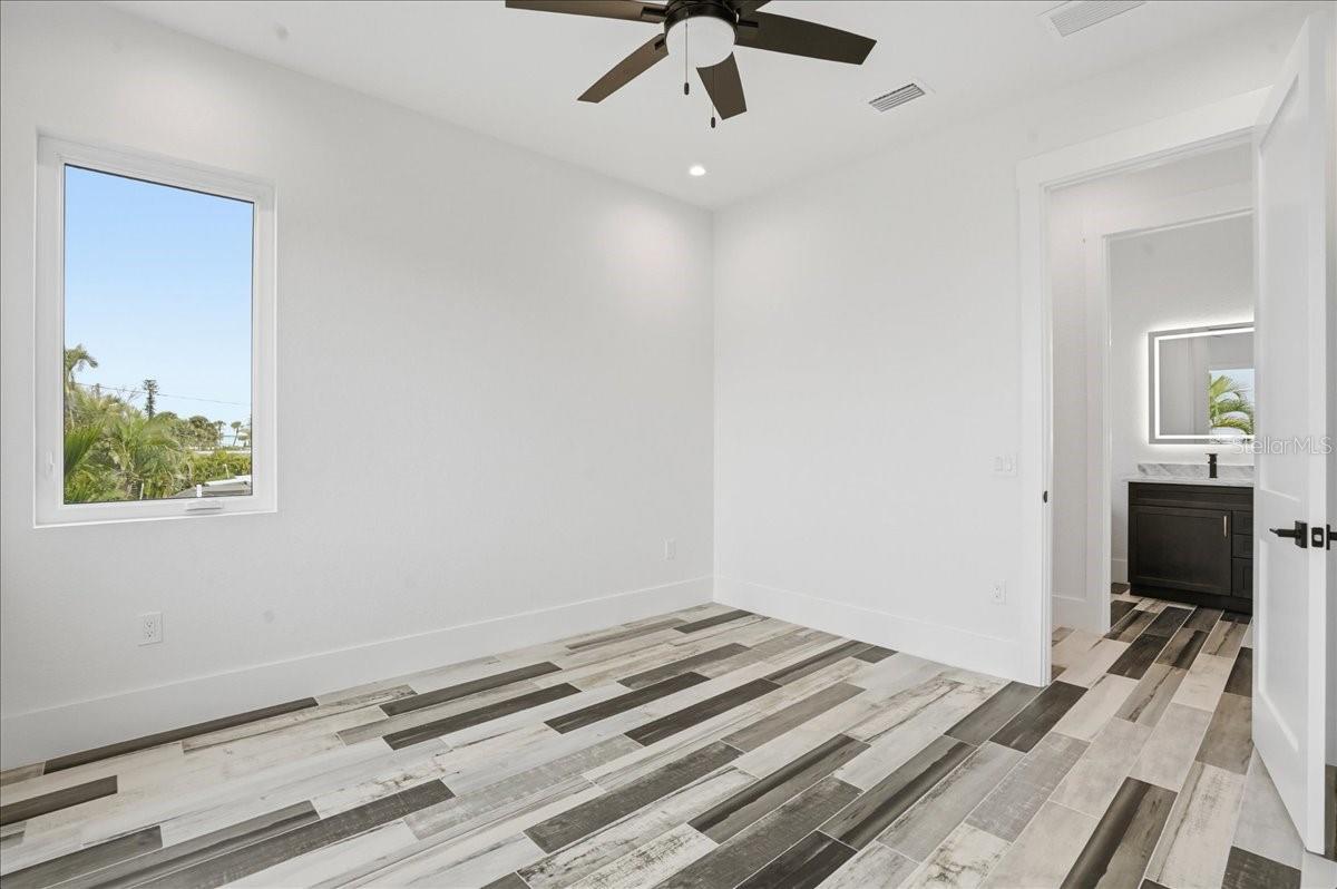 ENGLEWOOD SHORES SUB - Residential