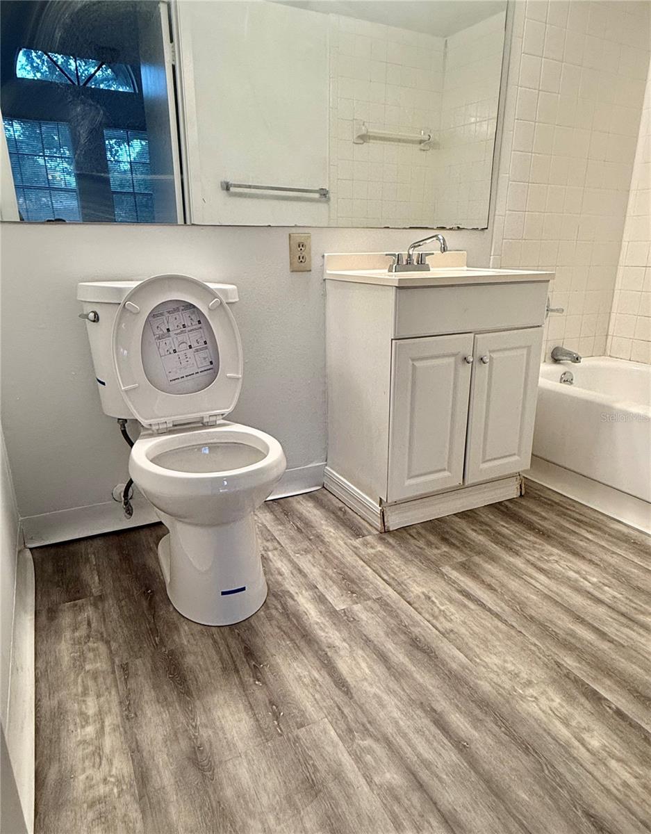 LAKEWOOD PARK - Residential Lease