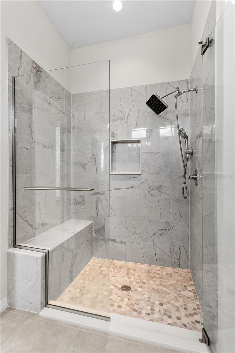 CASCADES OF GROVELAND (TRILOGY) - Residential