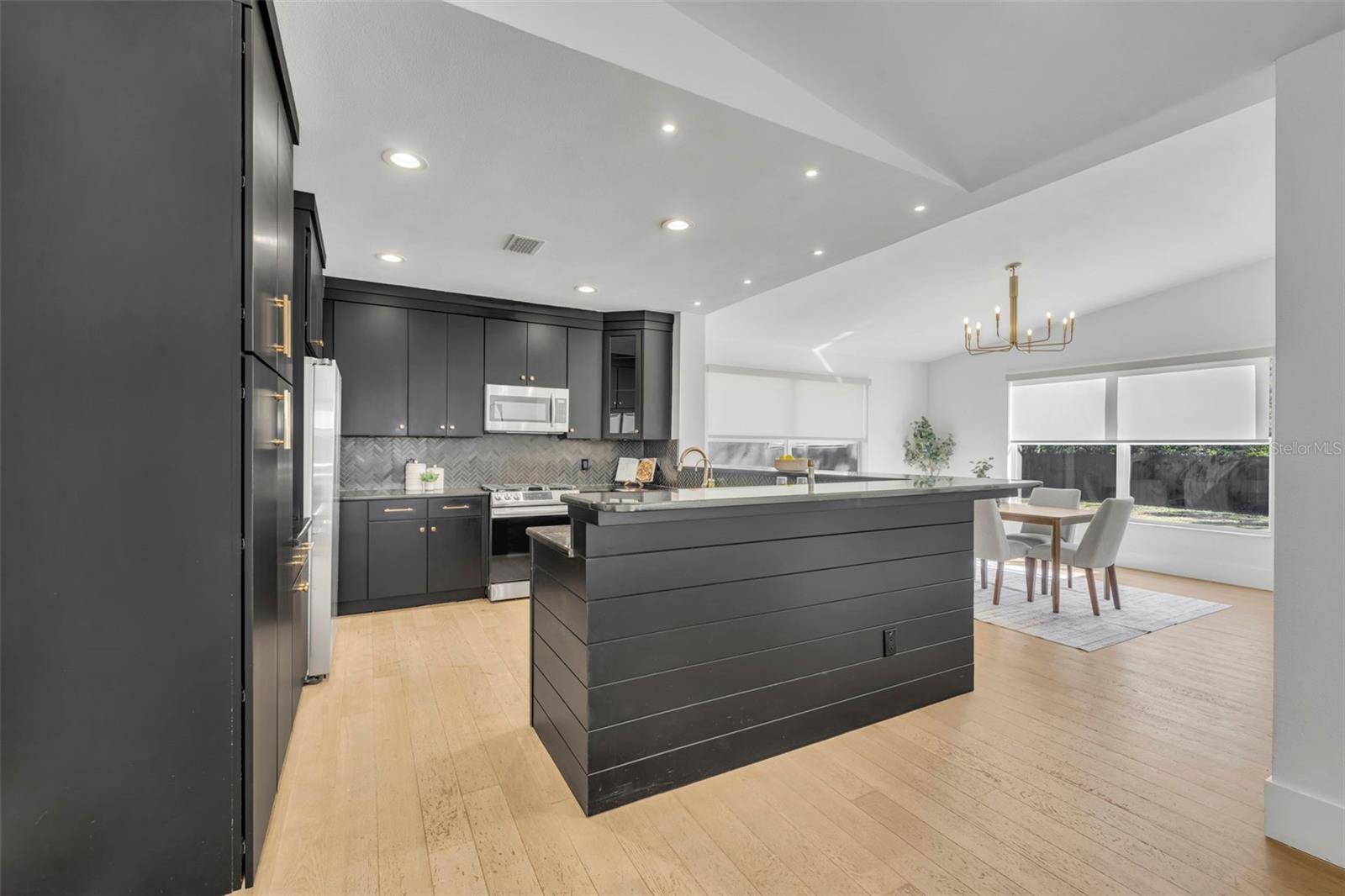 LAKE VIRGINIA - Residential