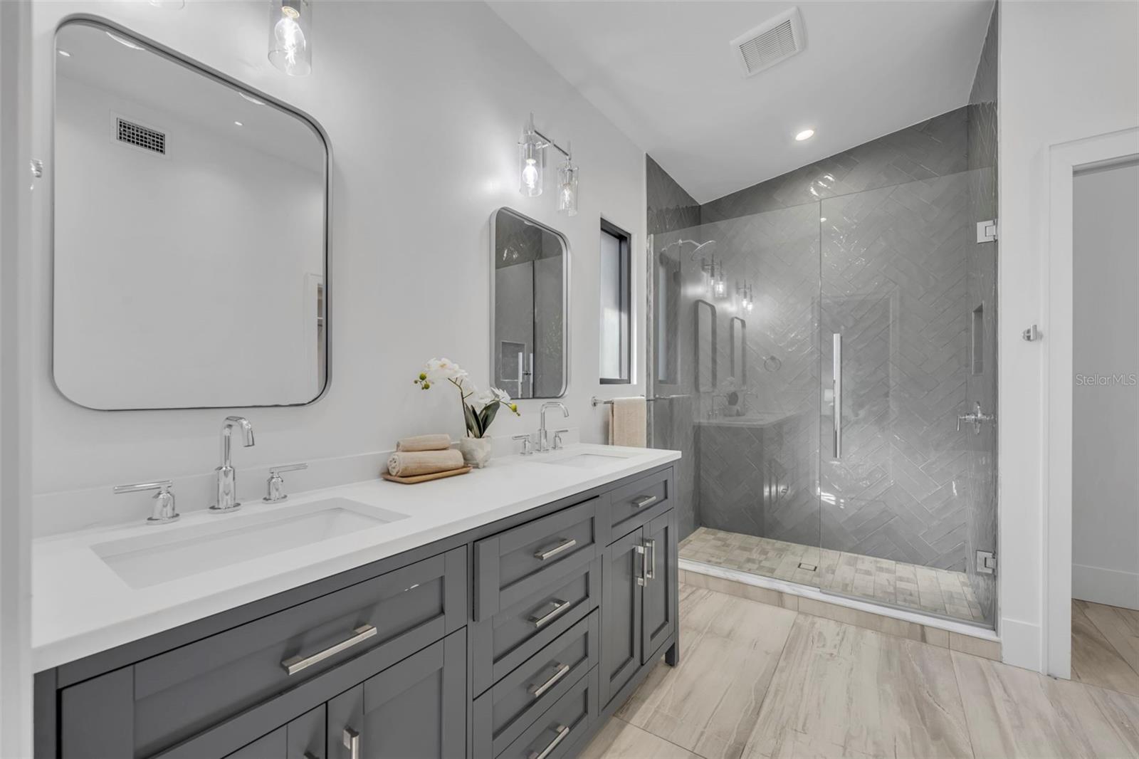 LAKE VIRGINIA - Residential