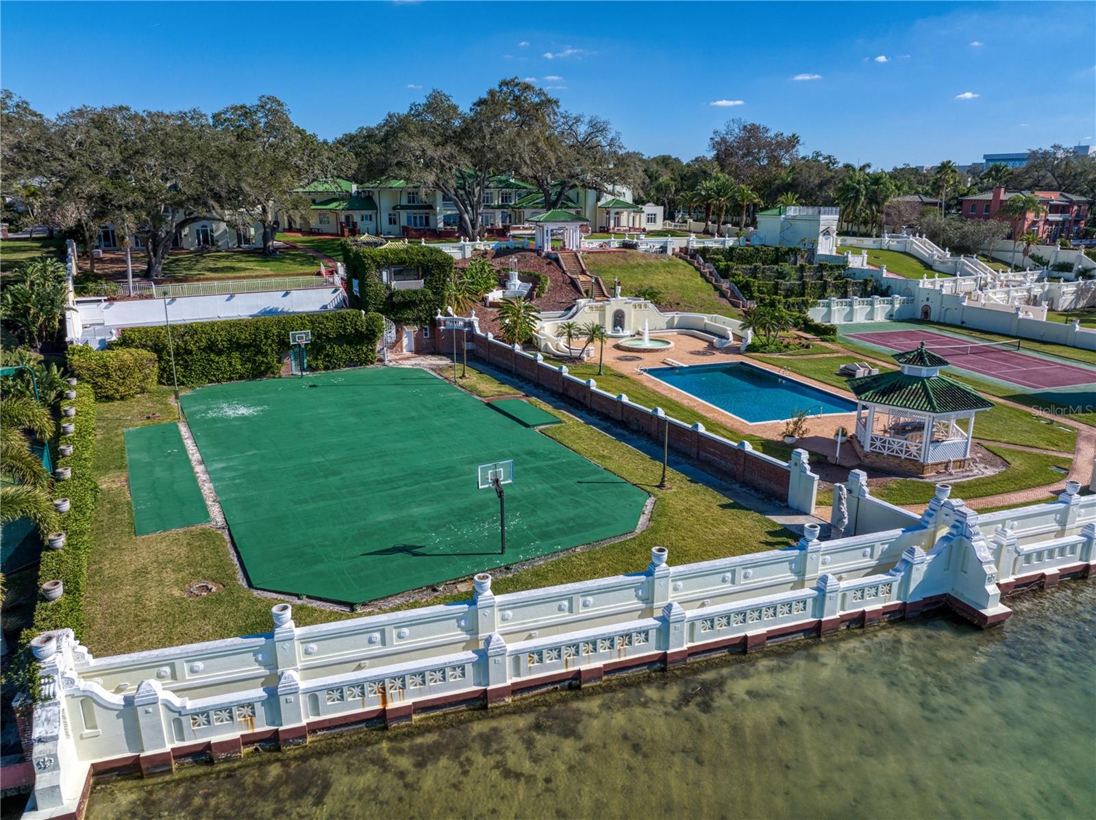 HARBOR OAKS - Residential