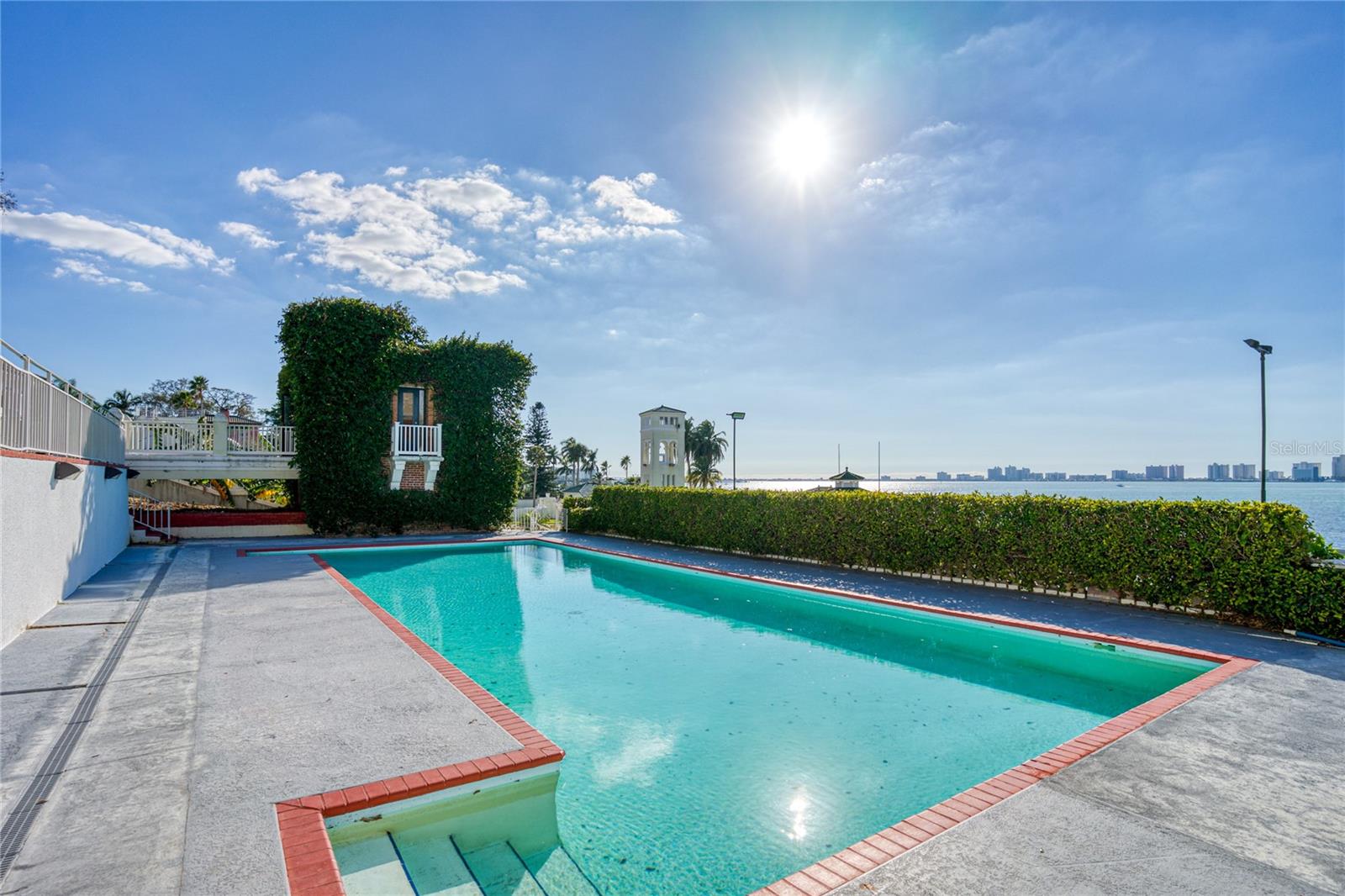 HARBOR OAKS - Residential