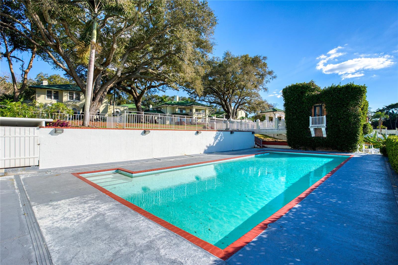 HARBOR OAKS - Residential