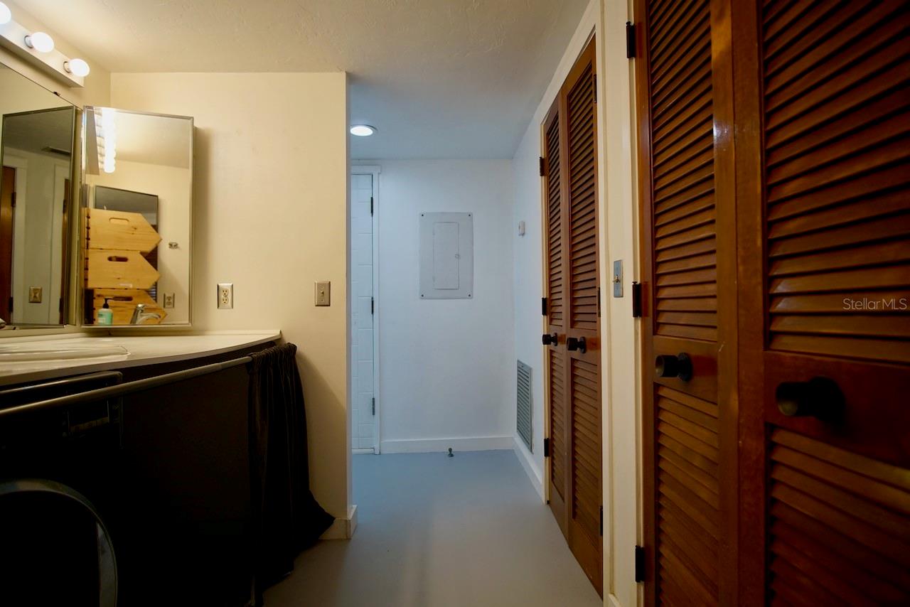 GRENLEFE SHERWOOD LANE CONDO - Residential Lease