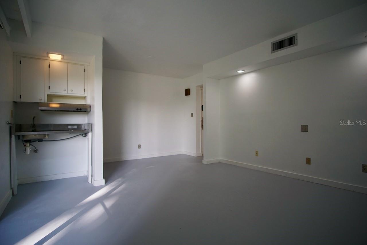 GRENLEFE SHERWOOD LANE CONDO - Residential Lease