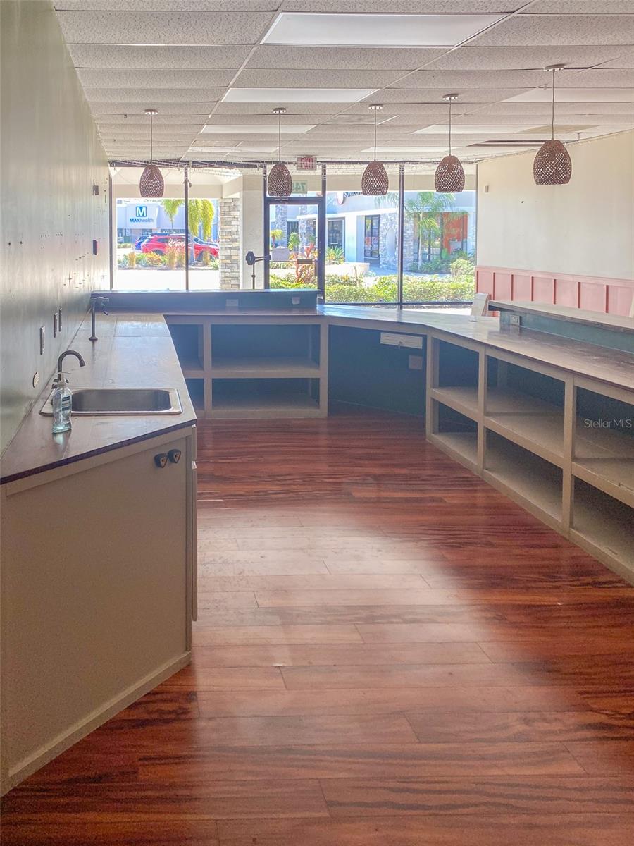 GRAND MANATEE - Commercial Lease