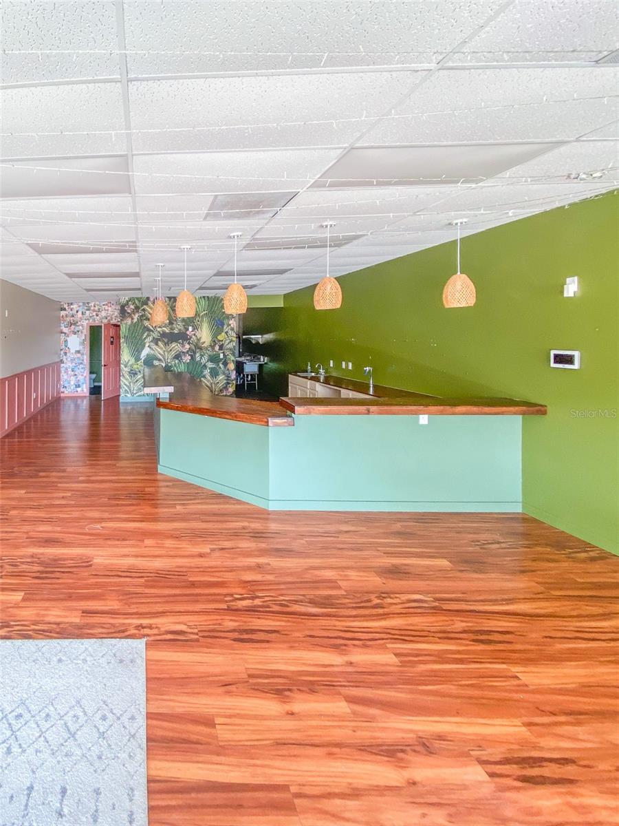 GRAND MANATEE - Commercial Lease