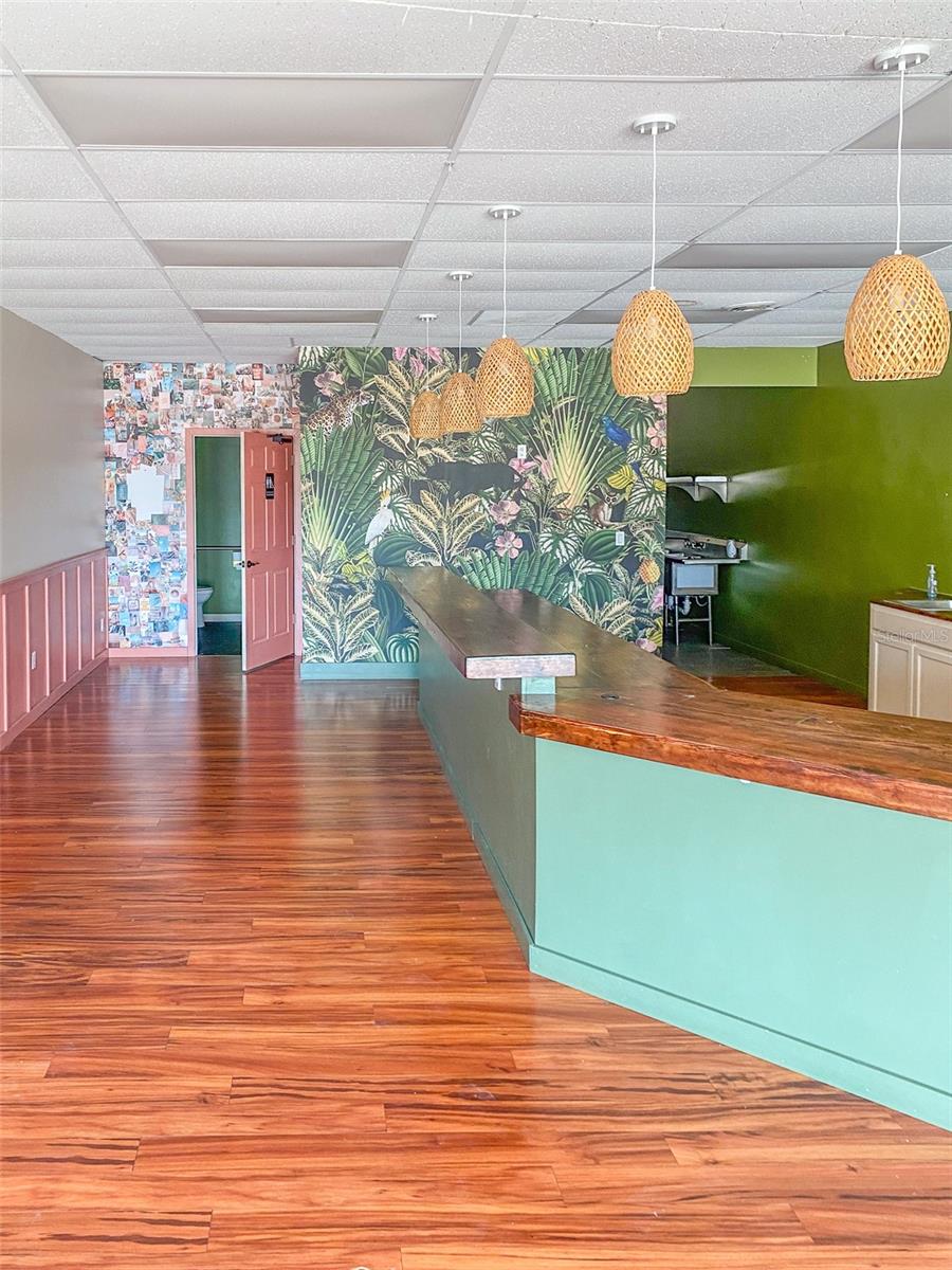 GRAND MANATEE - Commercial Lease