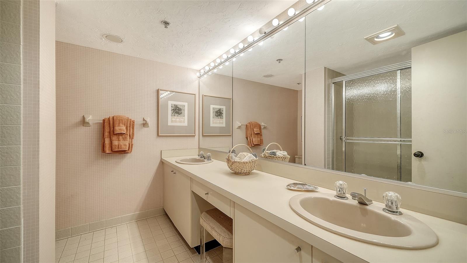 CONDO ON THE BAY TOWER II - Residential