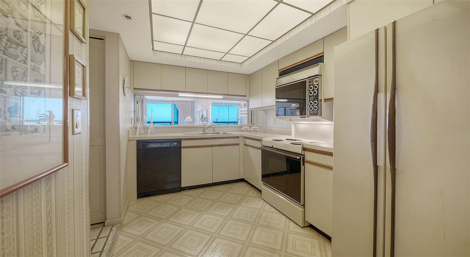 CONDO ON THE BAY TOWER II - Residential