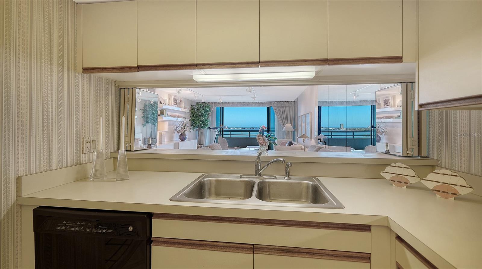 CONDO ON THE BAY TOWER II - Residential