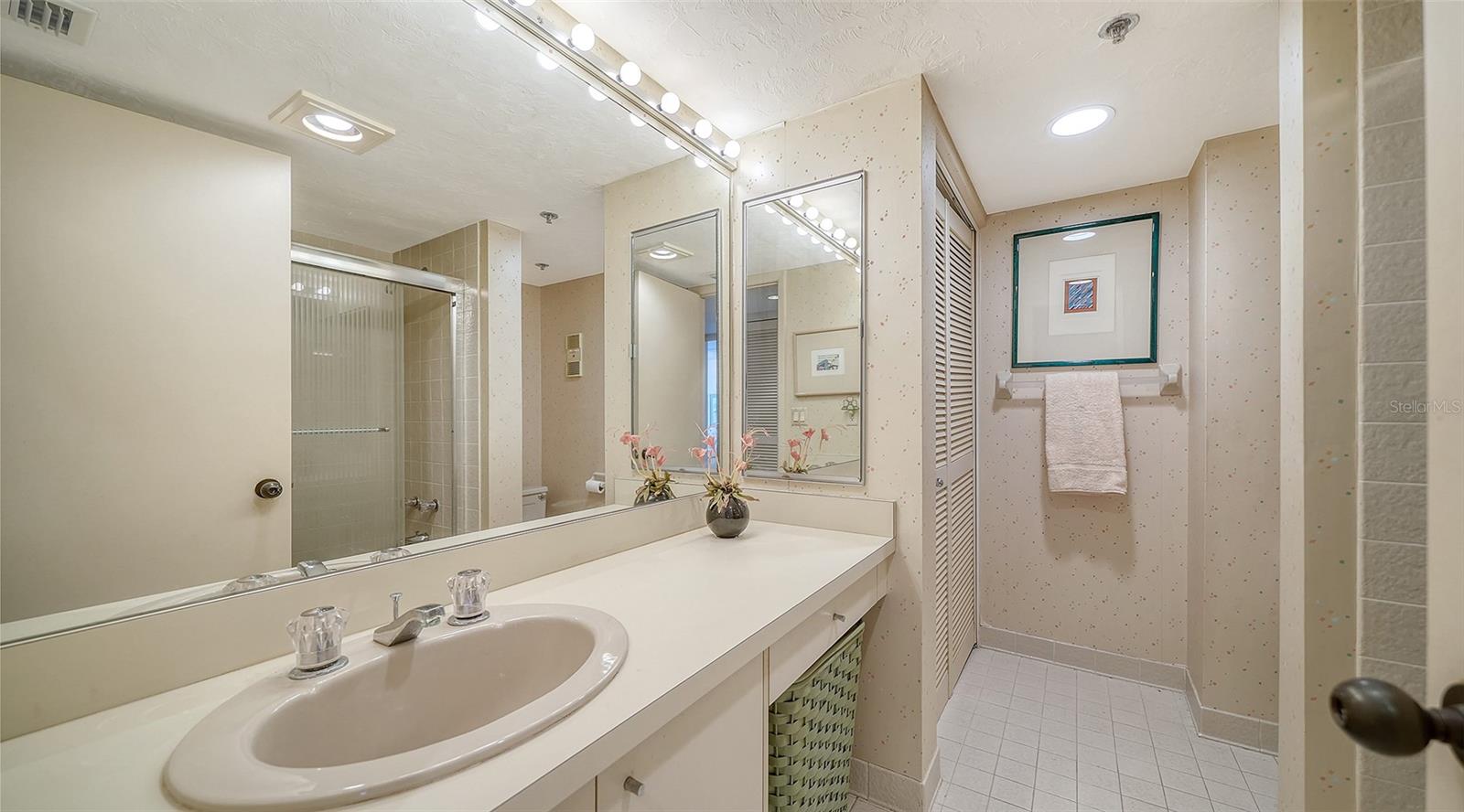 CONDO ON THE BAY TOWER II - Residential