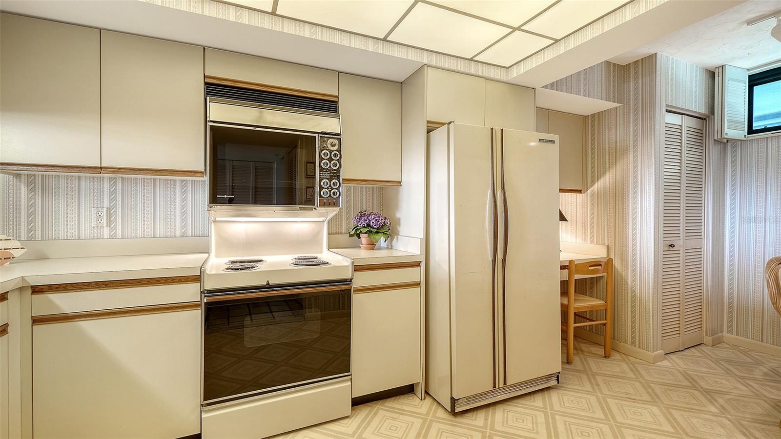 CONDO ON THE BAY TOWER II - Residential