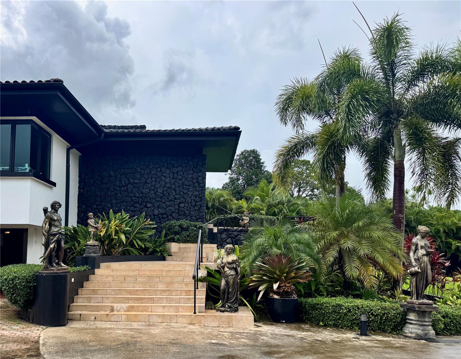 URB LOMAS DEL SOL GUAYNABO - Residential