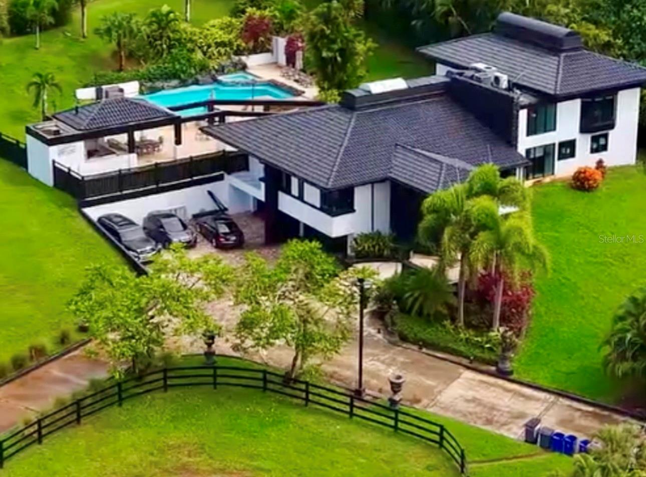 URB LOMAS DEL SOL GUAYNABO - Residential