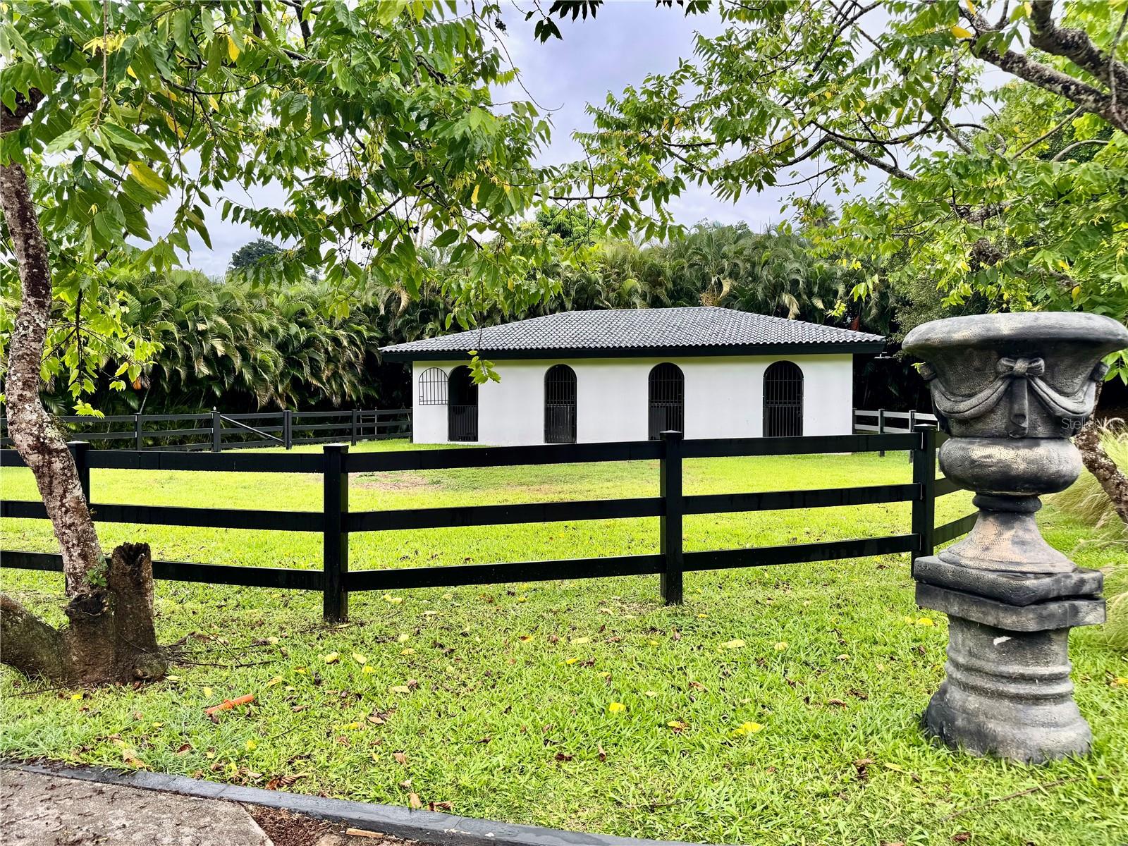 URB LOMAS DEL SOL GUAYNABO - Residential