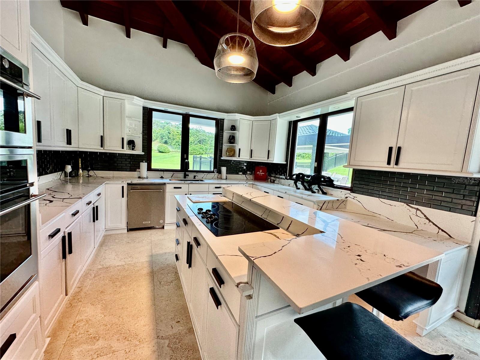 URB LOMAS DEL SOL GUAYNABO - Residential