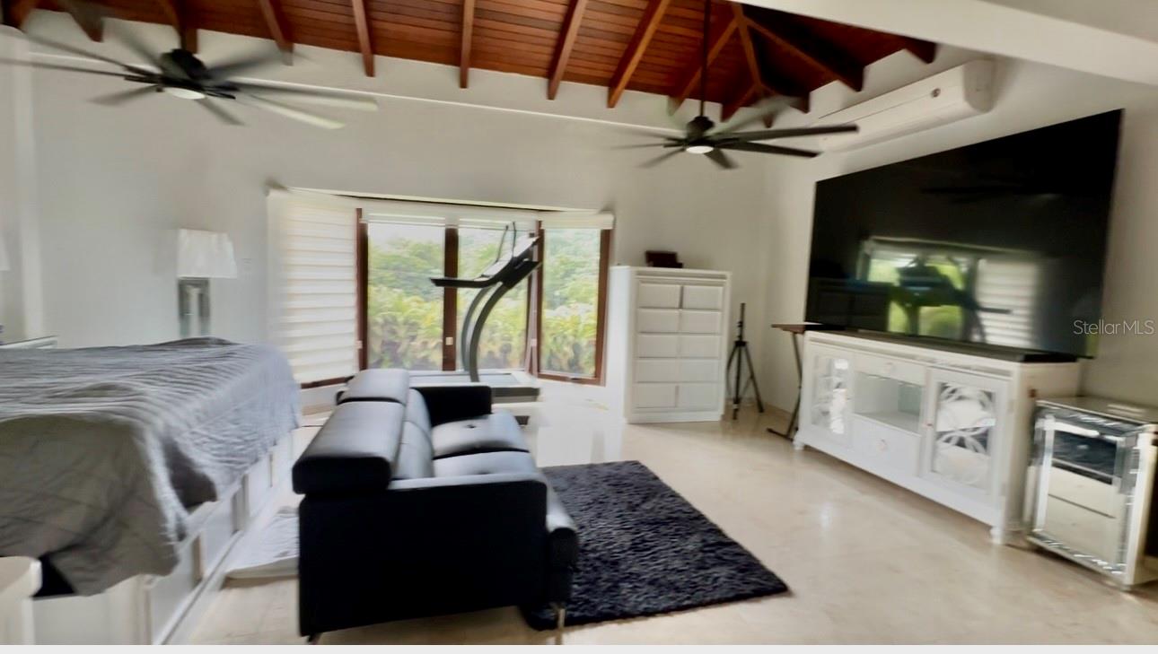 URB LOMAS DEL SOL GUAYNABO - Residential