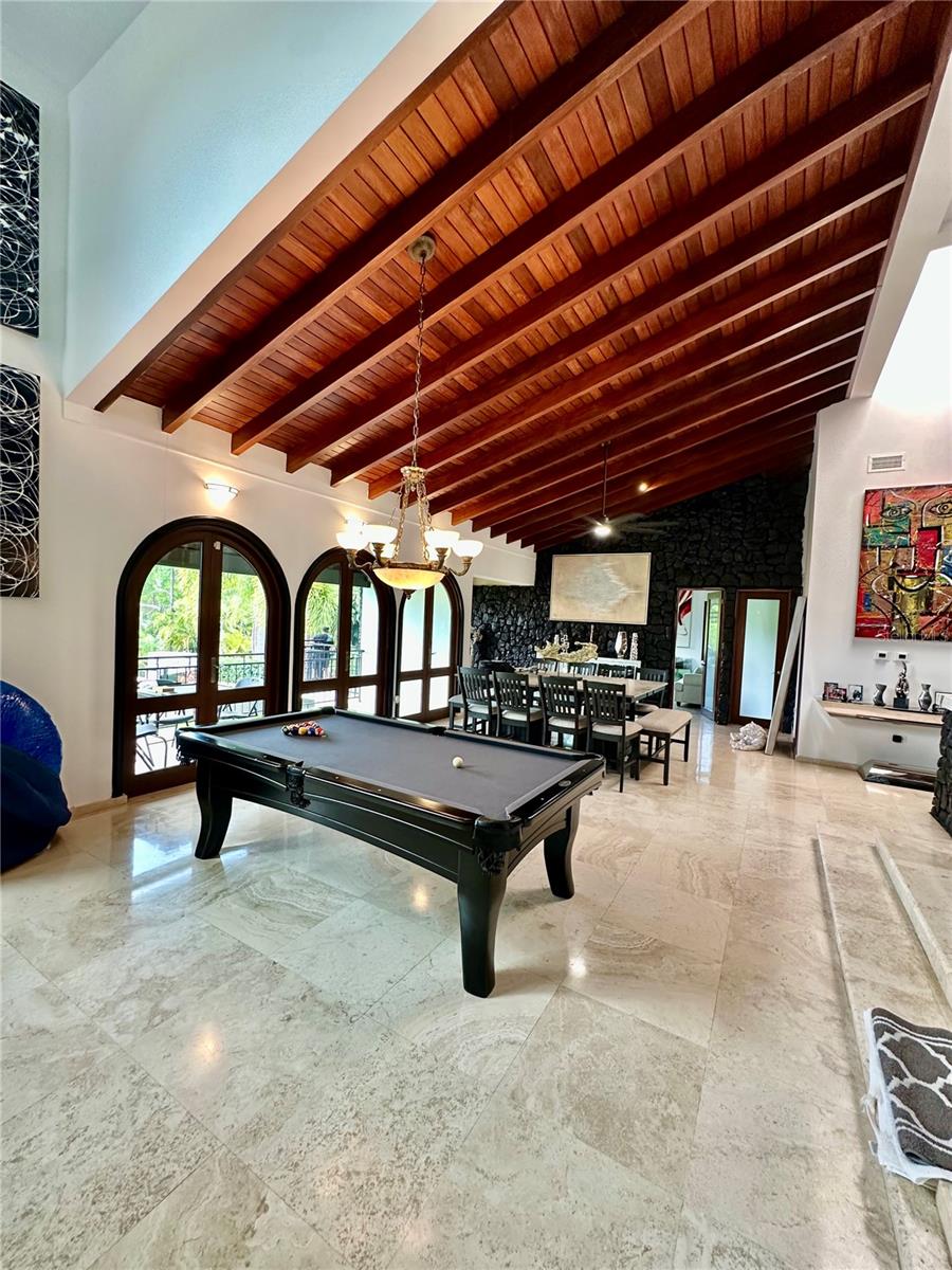 URB LOMAS DEL SOL GUAYNABO - Residential