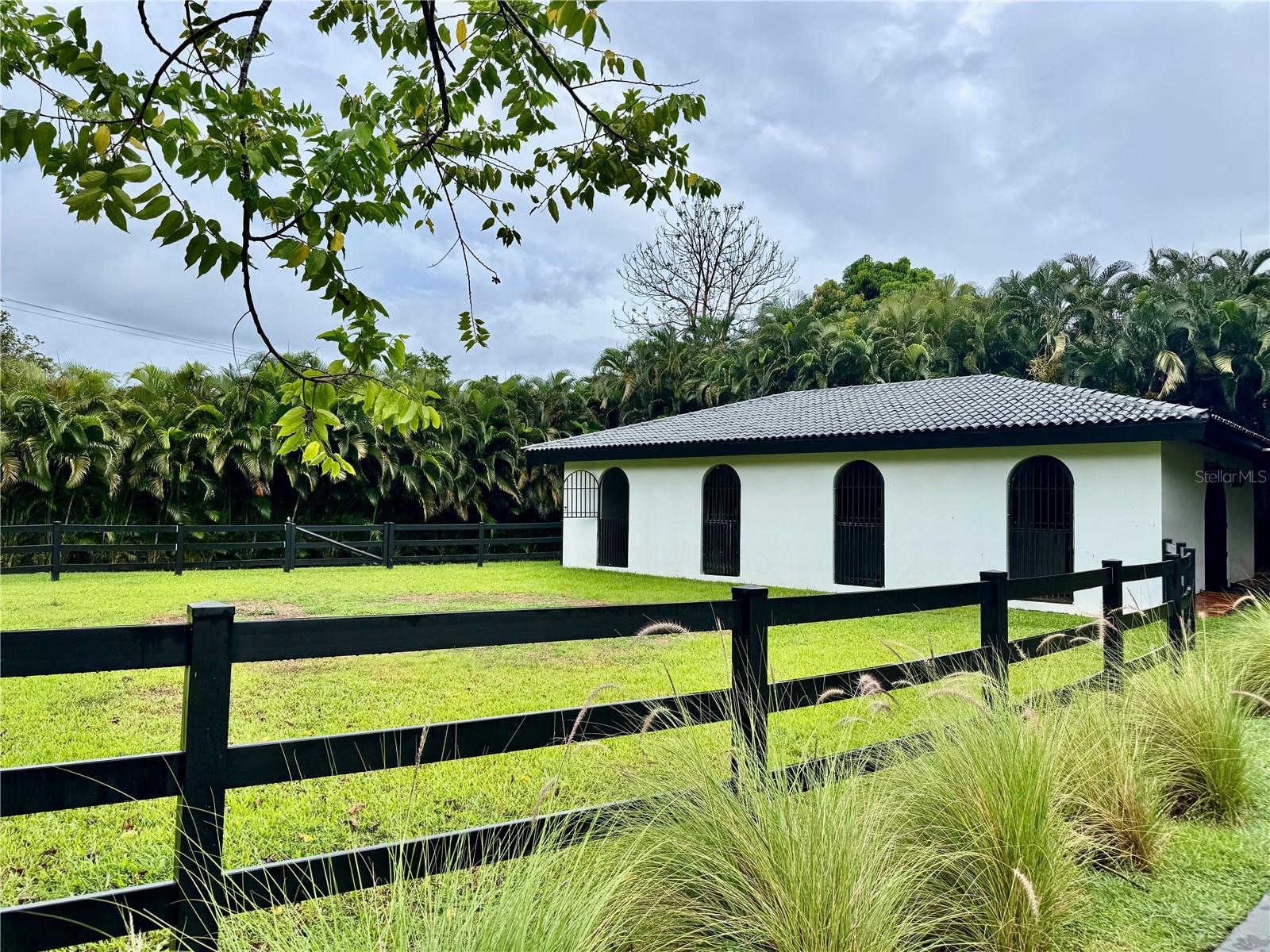 URB LOMAS DEL SOL GUAYNABO - Residential