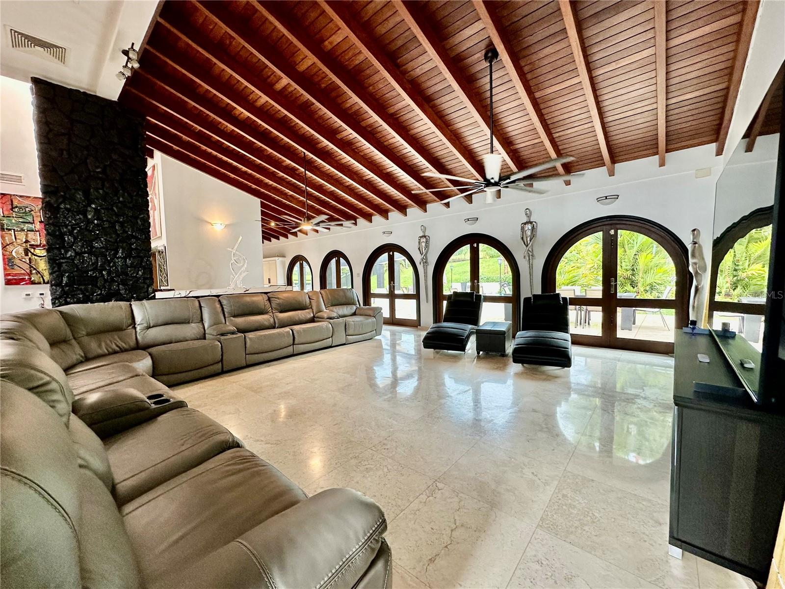 URB LOMAS DEL SOL GUAYNABO - Residential