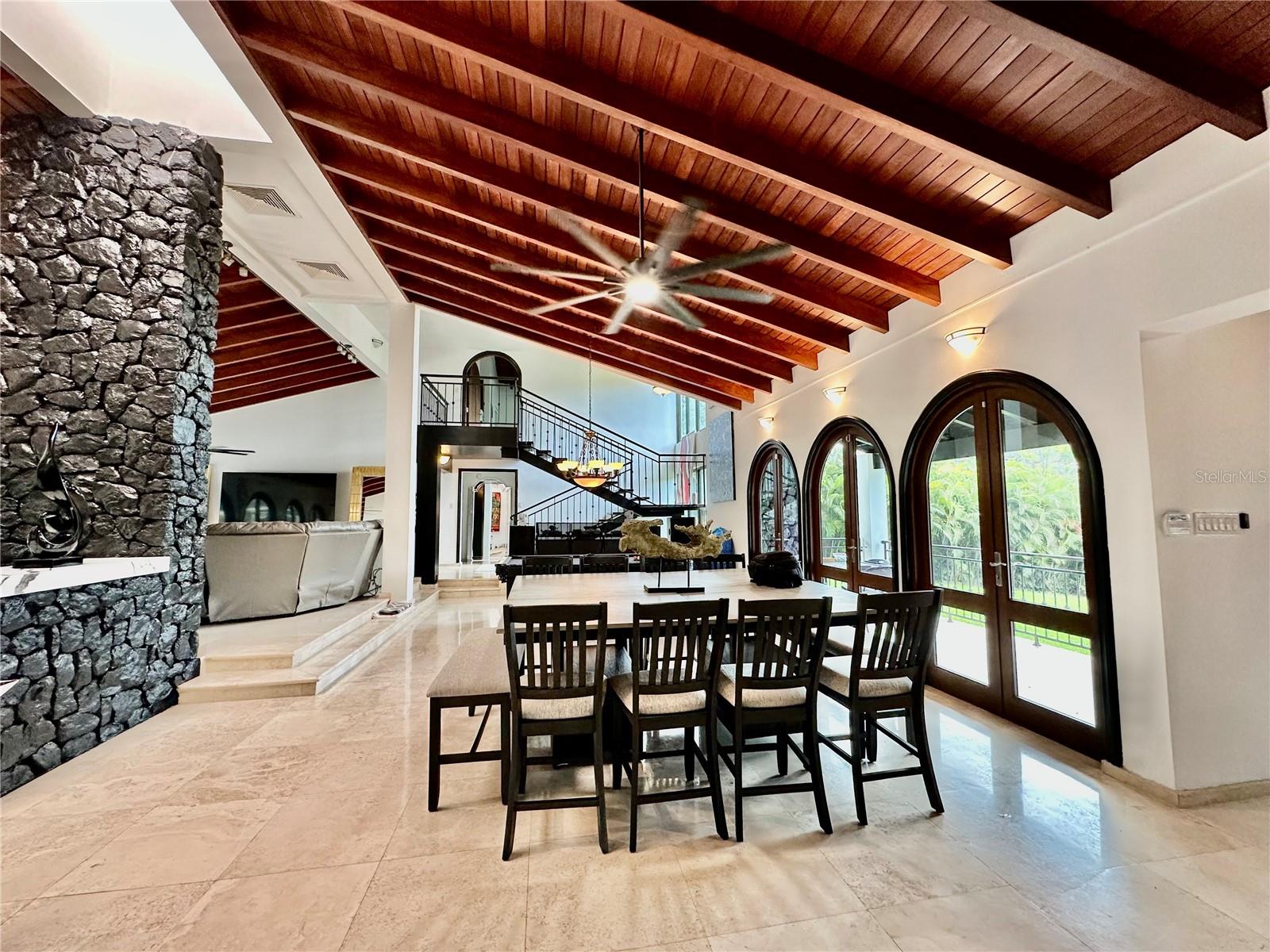 URB LOMAS DEL SOL GUAYNABO - Residential