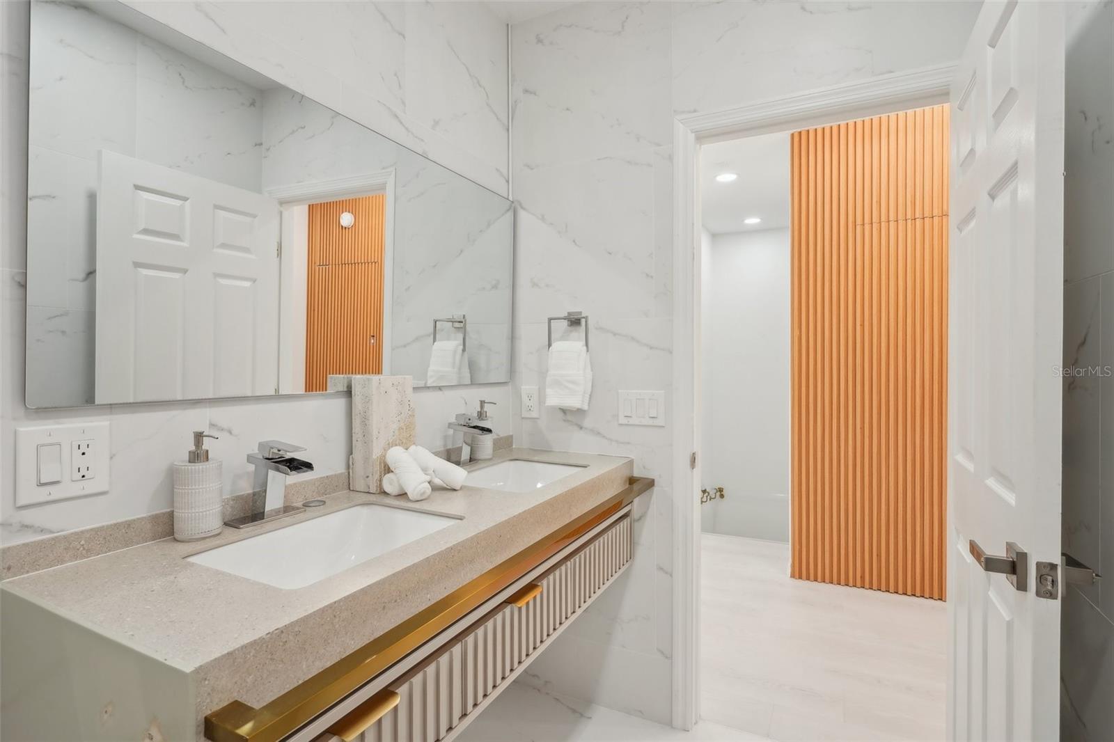 SIGNATURE LKS-PCL 01A - Residential Lease