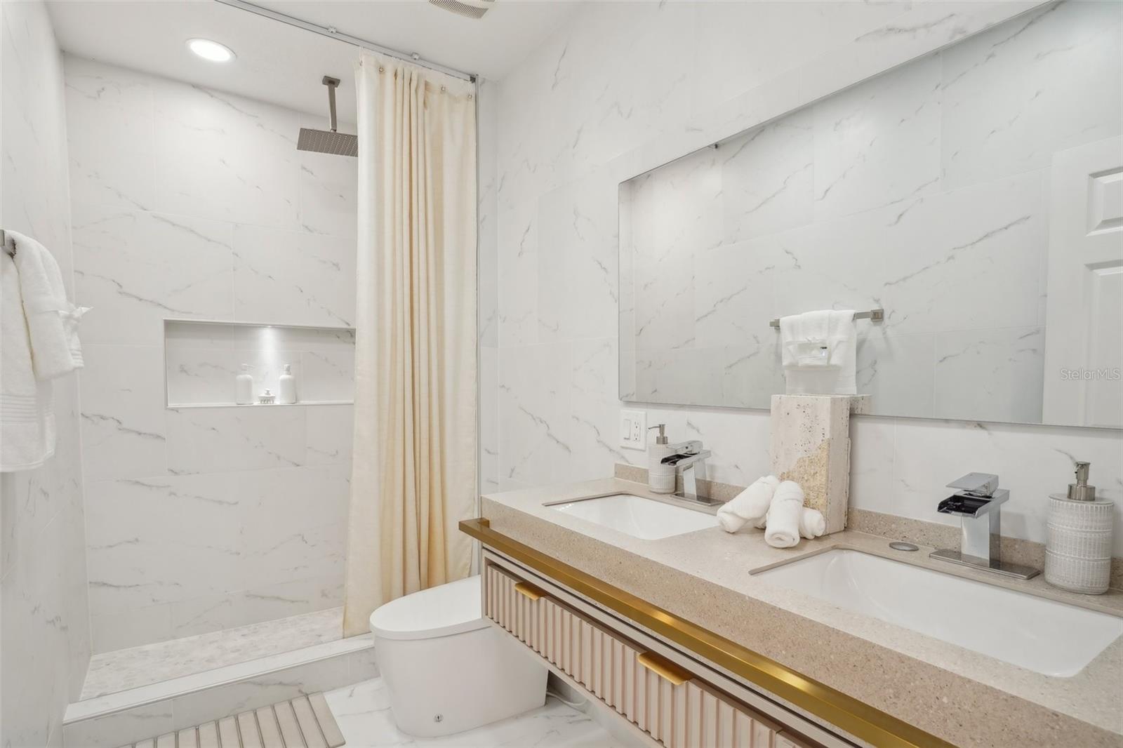 SIGNATURE LKS-PCL 01A - Residential Lease